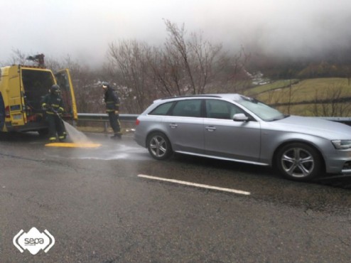 Los bomberos en el lugar del accidente