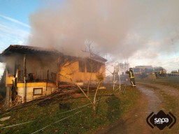 Bomberos en la intervencin del incendio de Xixun.