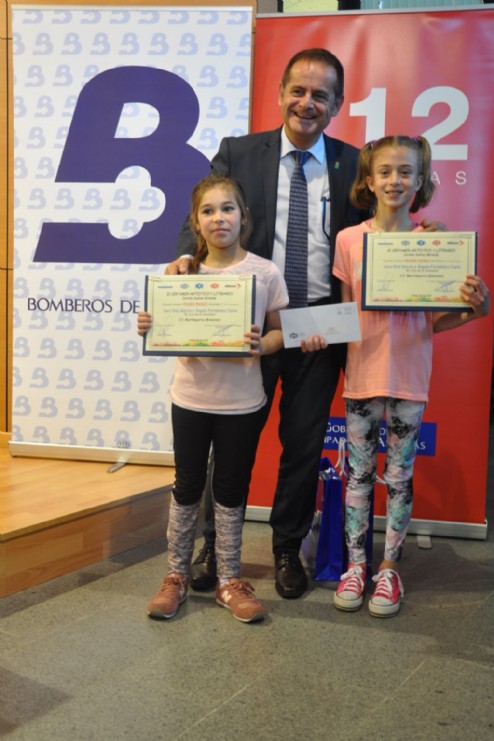 MODALIDAD C. Primer Premio. Sara Daz Garca y ngela Fernndez Cueto. C.P. Martimporra (Bimenes)