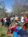 Bomberos en el lugar del accidente en Amieva.