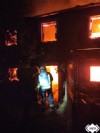 Bomberos en el incendio de una casa deshabitada en Piera, Navia.