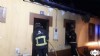 Bomberos en el incendio de Langreo.
