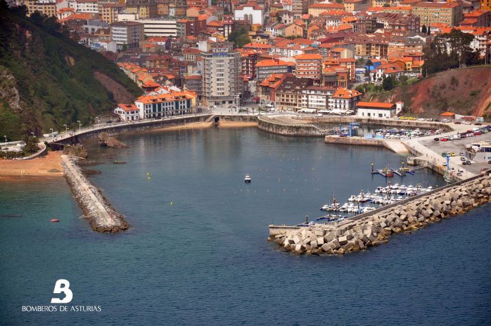 Vista general del puerto de Cands hoy jueves.