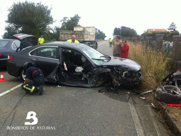 Un momento de la intervencin de los bomberos del parque maliays. Foto: BA