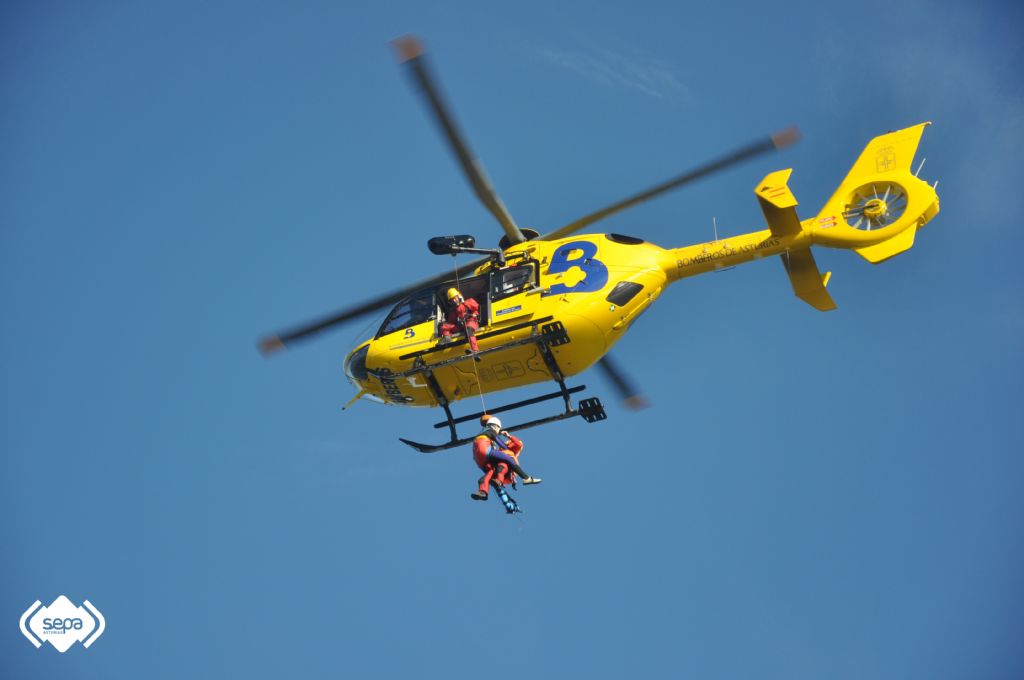 Rescate en un pedereo en la playa de Arnao en el ao 2012