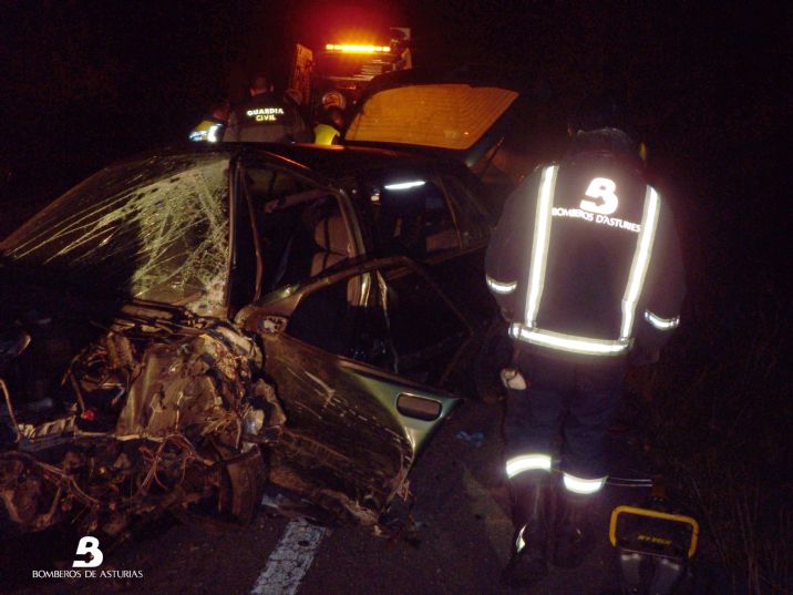 Estado en el que qued uno de los turismos implicados en el accidente.