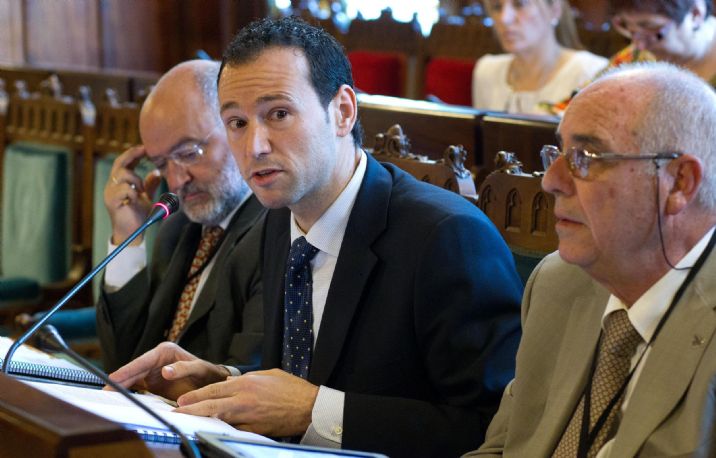 Un momento de la comparecencia del Consejero de Presidencia en la Junta General del Principado