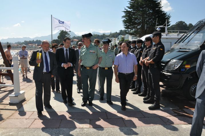 De izquierda a derecha, el director general de Justicia e Interior, Jos Luis Villaverde; el consejero de Presidencia, Guillermo Martnez; el coronel de la 14 zona de la Guardia Civil, Juan Bautista Martnez-Raposo; el teniente coronel de la Comandancia d