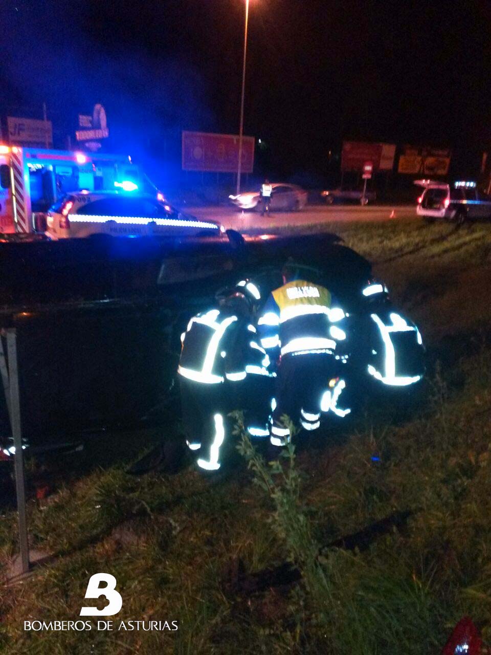 Momento en el que Bomberos del SEPA excarcelan al afectado