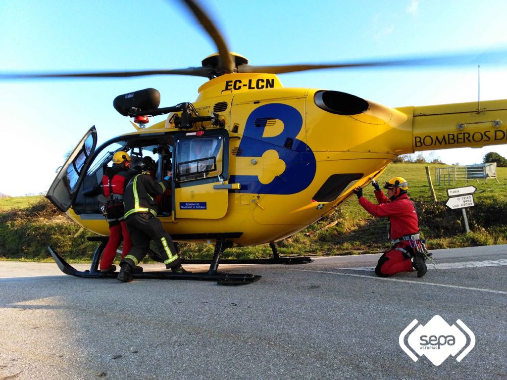 Momento en el que el herido es evacuado al helicptero