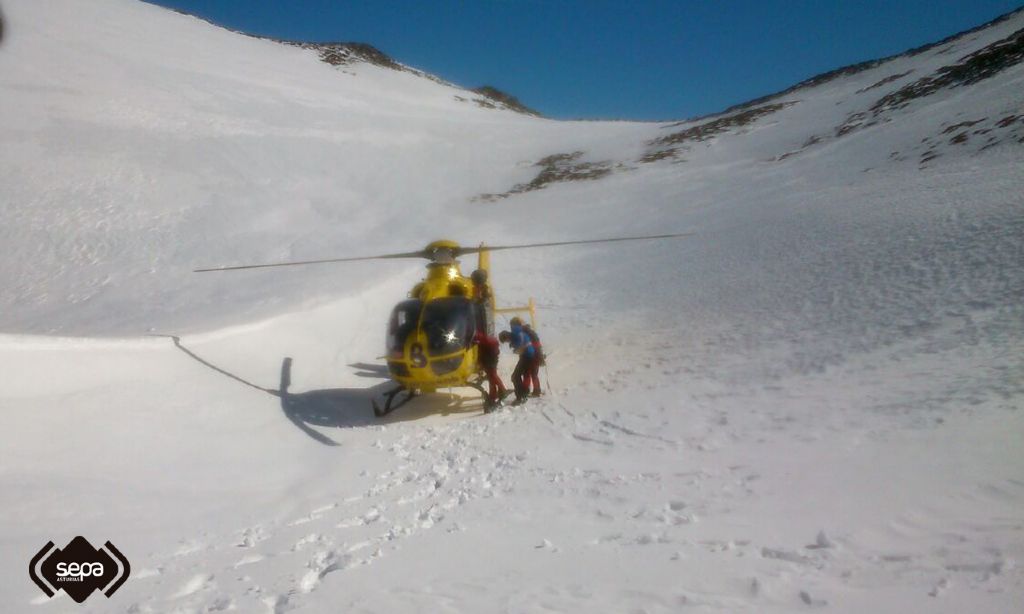 El helicptero medicalizado en el lugar del accidente