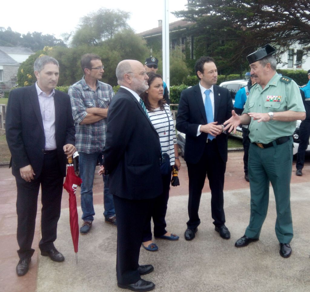 De izquierda a derecha, el gerente del Servicio de Emergencias del Principado de Asturias (SEPA), Antonio del Corro; el director general de Justicia e Interior, Jos Luis Villaverde; la alcaldesa de Ribadesella, Rosario Fernndez; el consejero de Presiden