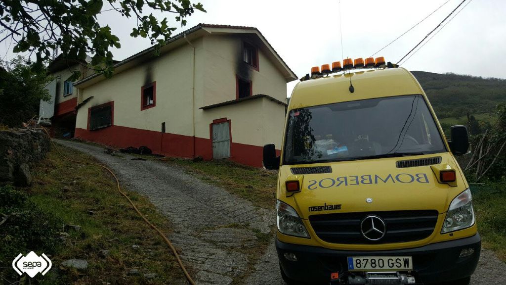 Los bomberos en el lugar del incidente