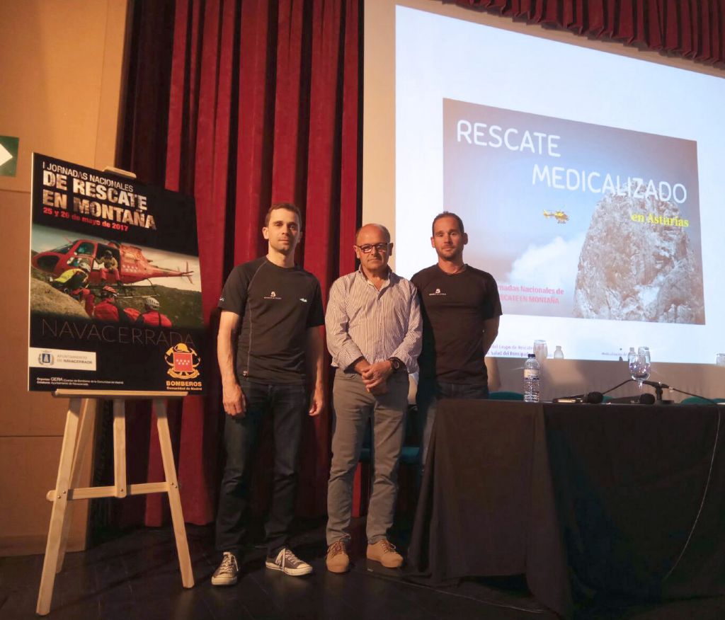 Miembros del Grupo de Rescate del SEPA participantes en las jornadas. De izquierda a derecha Iigo Snchez (bombero-rescatador), Jos Manuel Surez (mdico-rescatador) y Rafael Via (bombero-rescatador)