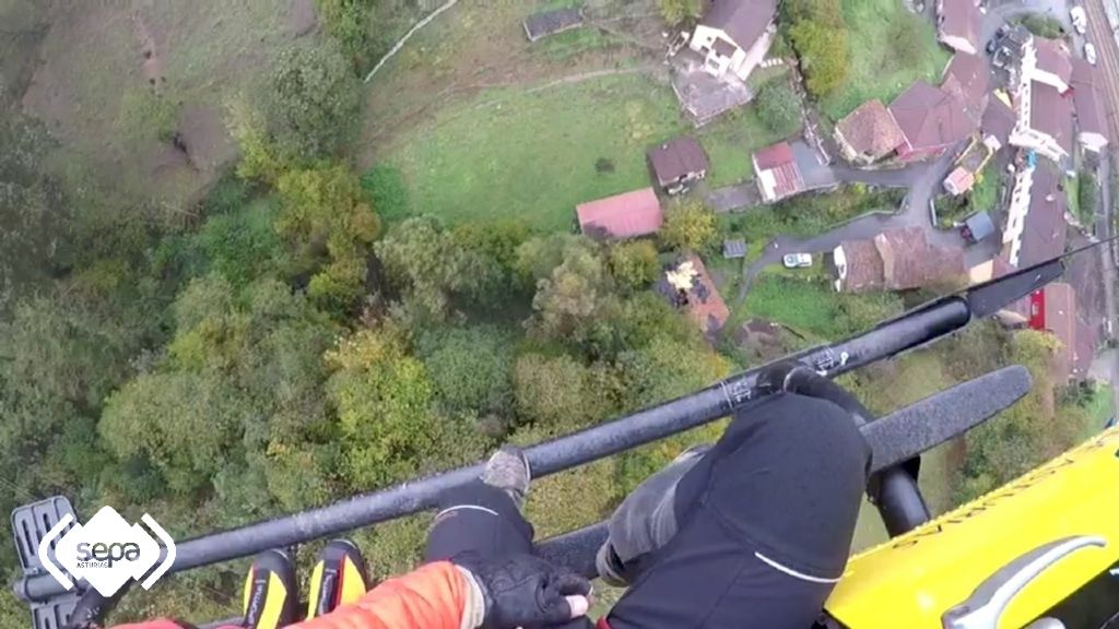 La zona de arbolado que se ve desde el helicptero del SEPA es el lugar donde fue localizado el afectdo