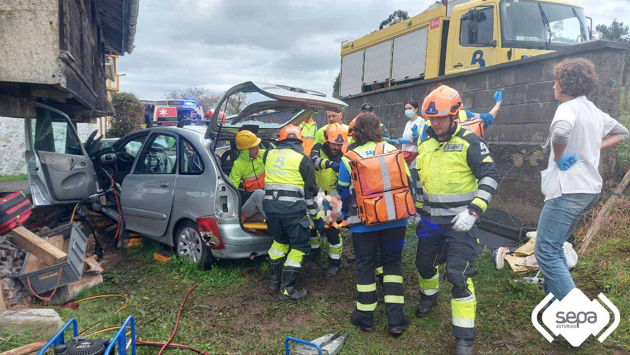Bomberos de Villaviciosa en la intervencin.