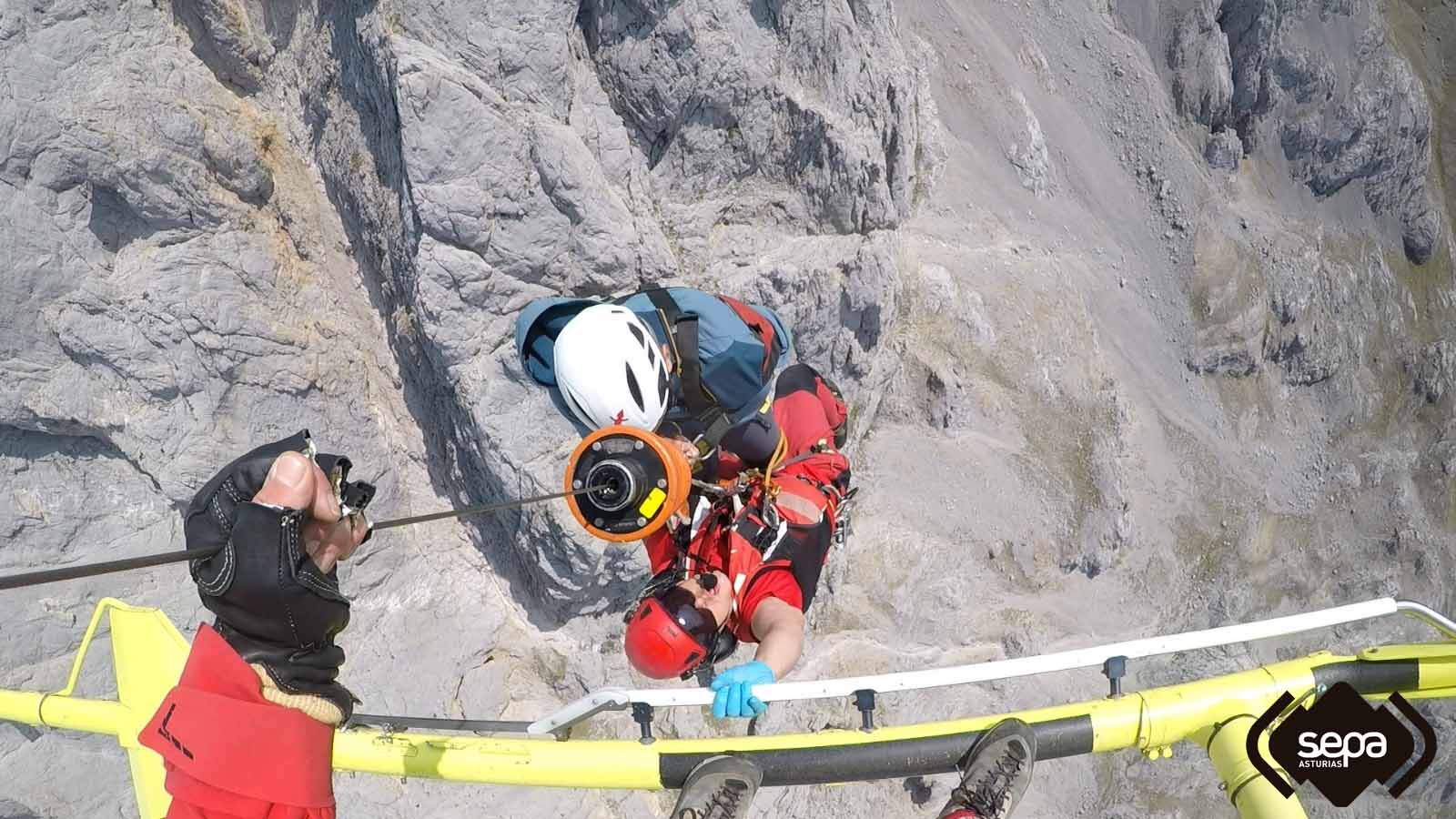 Extraccin del afectado en Pico Cabrones.