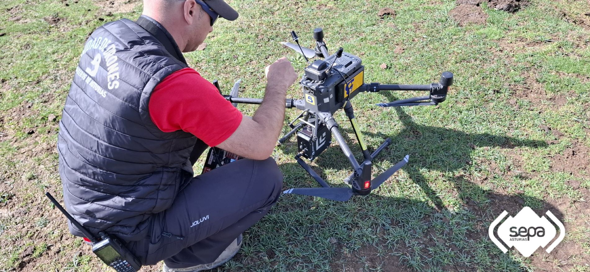 Unidad de Drones del SEPA con lifeseeker en la zona de rastreo a la espera del IMEI para iniciar el vuelo