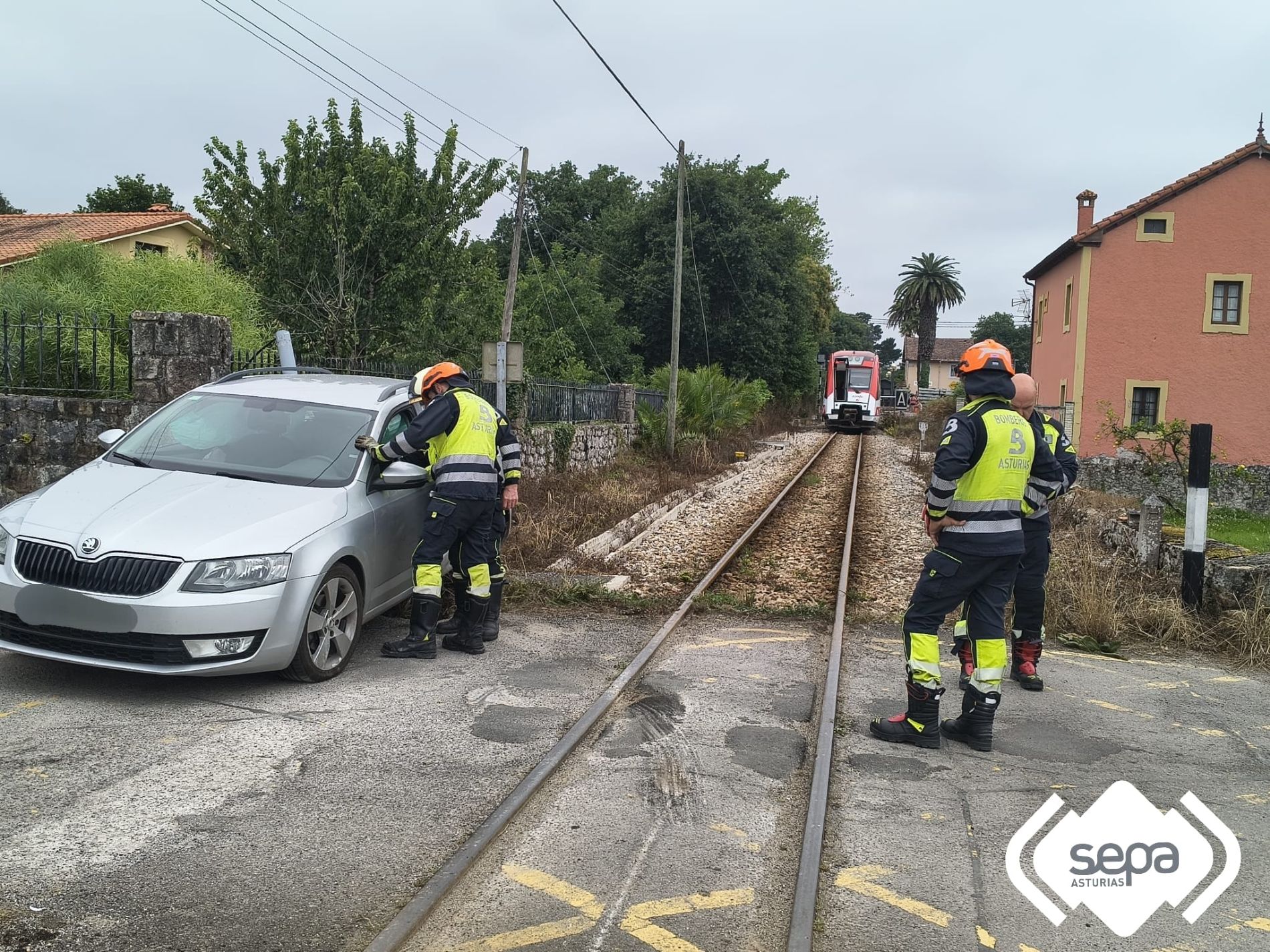 Bomberos en Villahormes, Llanes.