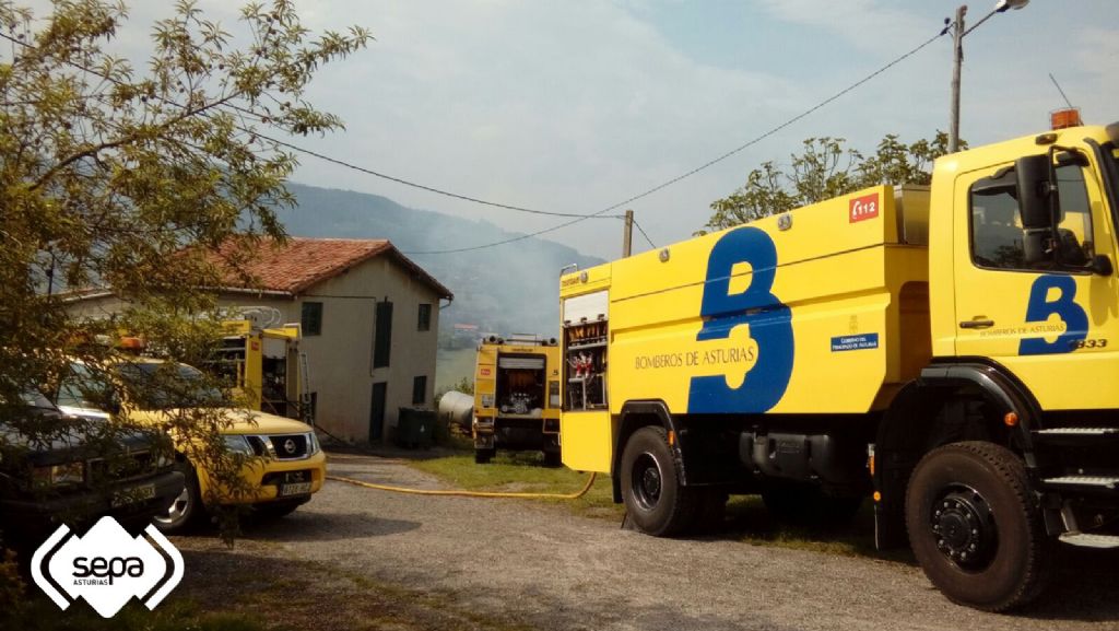 Vehculos de Bomberos del SEPA en Ambs, Villaviciosa.