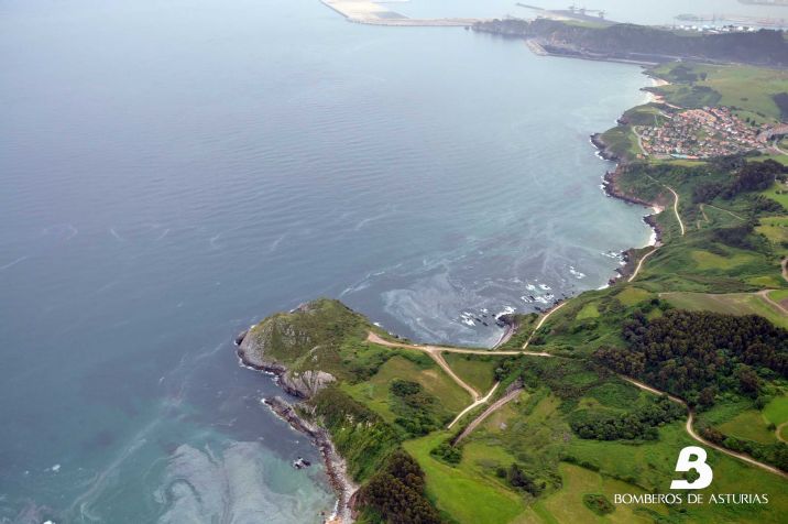 Vista general de Carreño tomada a las 11 de la mañana desde el helicóptero de Bomberos de Asturias