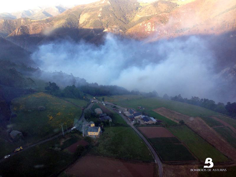 Vista aérea de la localidad de Villar de Serandinas a las 20.49 horas.