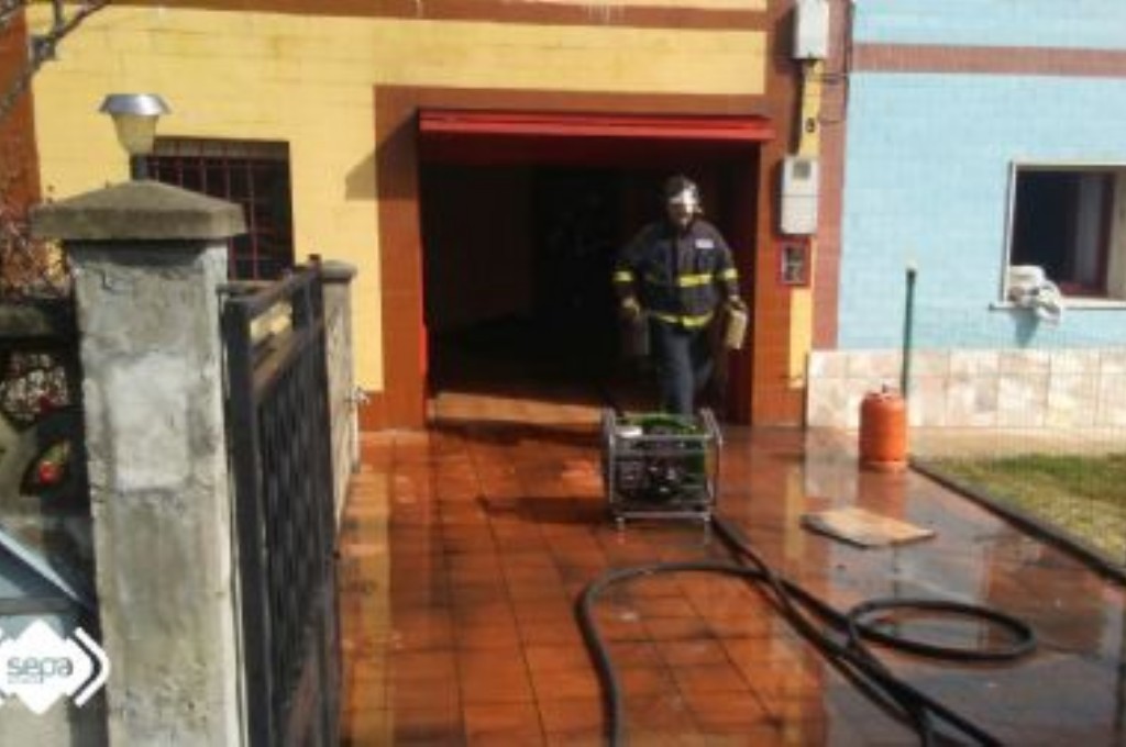 Vivenda afectada por incendio de garaje en Siero