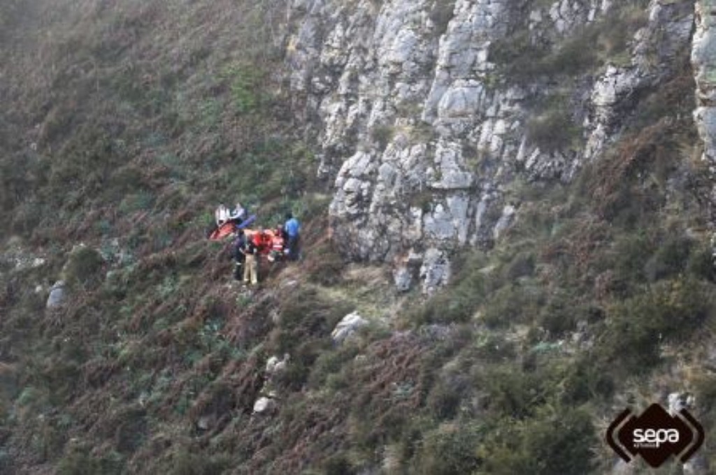 El Grupo de Rescate en las cascadas de Guanga en Oviedo.