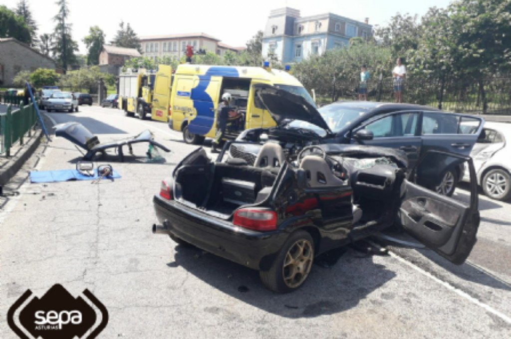 Bomberos de Grado en el accidente en la villa moscona.