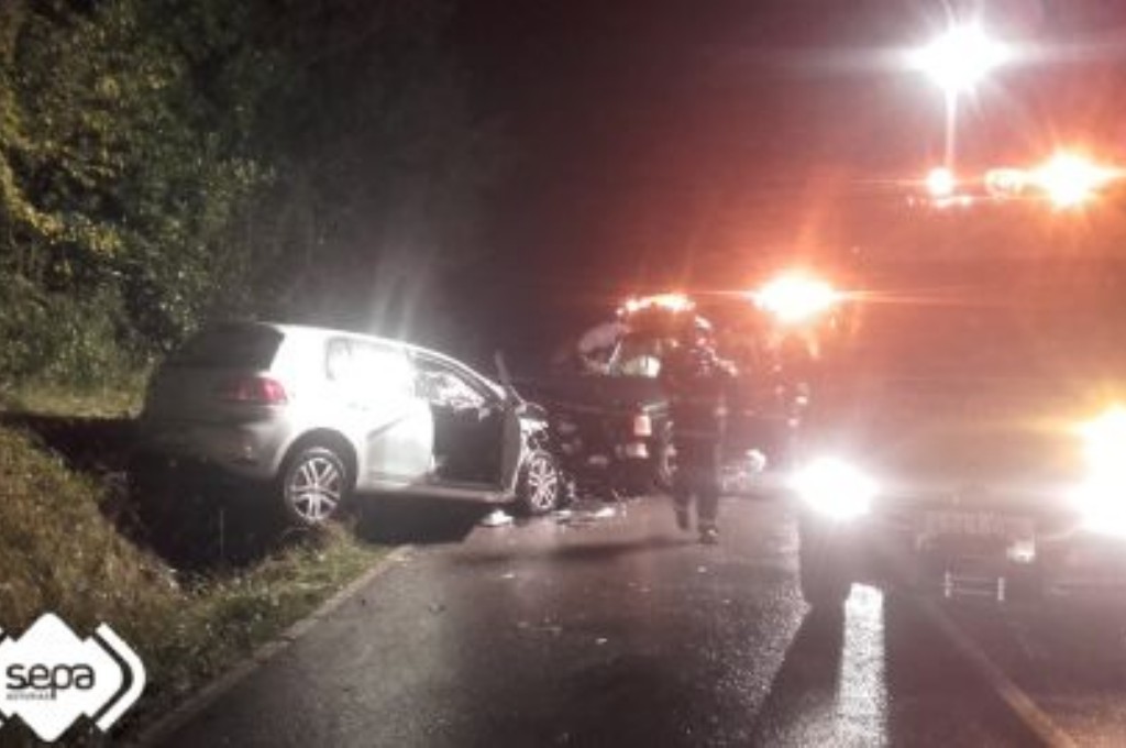 Bomberos en el accidente de tráfico en Villaviciosa.